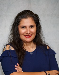 Dr. Berenice de la Cruz's Headshot